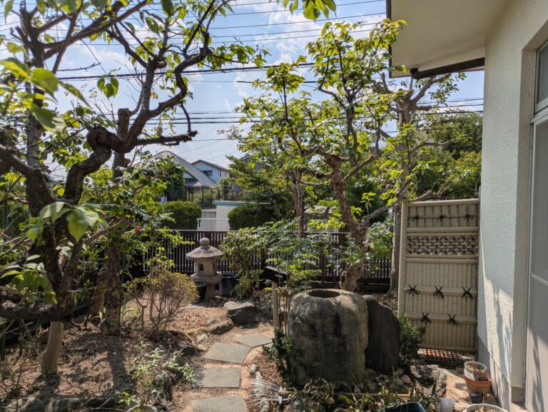 > 除草、剪定　東郷町